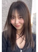 ミディアムレイヤー おくれ毛 &nbsp;ぱっつん前髪 アイドル前髪