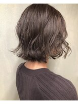 レイリー(Reilly) 軽めボブで可愛くスタイリング