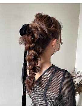 ホワイトルーム(White Room) ポニーテール × 玉ねぎヘア