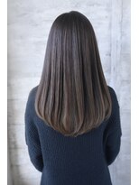 グリン 栄(grin)&nbsp;後ろ姿も美しく　by橋本圭司