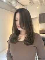 ヨロ 小岩(YOLO) レイヤーカットハイライトショートヘアイルミナカラーオージュア