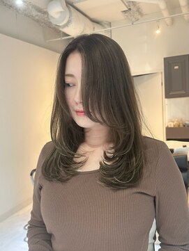 ヨロ 小岩(YOLO) レイヤーカットハイライトショートヘアイルミナカラーオージュア