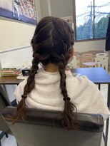 ブリックヘアー(BLICK Hair)&nbsp;シンプルなツイン編みおろし