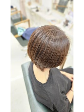 ネクサス NEXUS 透明感ナチュラルカラーでツヤとまとまりショートボブ