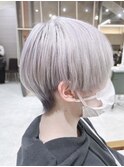 シルバーカラーマッシュショート　ケアブリーチカラー