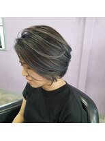 リットヘアーワークス(Lit Hairworks) ハイトーンショート