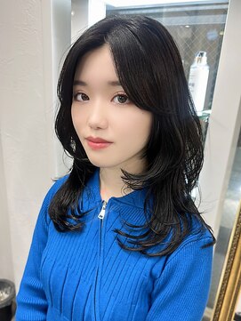 リア(riah) 韓国レイヤー/大人ガーリー/くびれ/ゆるふわカール/セミロング
