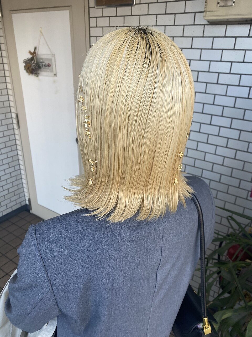 ボブアレンジ タイトボブ 外はねアレンジ 金箔ヘア：L203743493