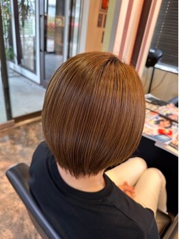 エム ハンザキ ヘアー デザイン(M.hanzaki hair design)の写真/髪を切っただけで、お顔の印象が大きく変わる。高いカット技術で毛先までまとまる理想のスタイルをご提案。