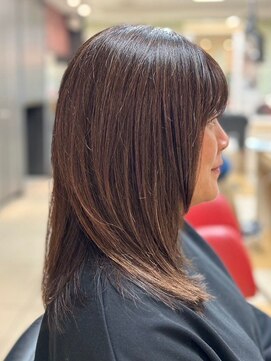 ヘアークリアー 春日部 ミセス おしゃれな大人の顔周りレイヤースタイル セミロング