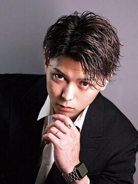 ゴールドシブヤ(GOALD SHIBUYA) シャドウパーマ　ニュアンスパーマ　センターパート毛流れパーマ