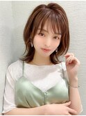 30代大人かわいい外ハネミディアム × ミルクティーベージュ