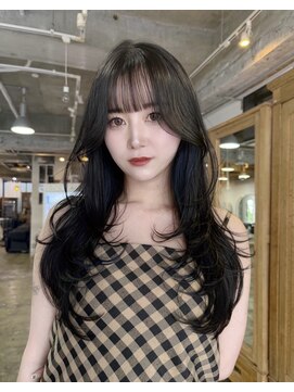 ピア(Pia) ＼ ハイレイヤーで“抜け感のある上品な色気ヘア”に ／