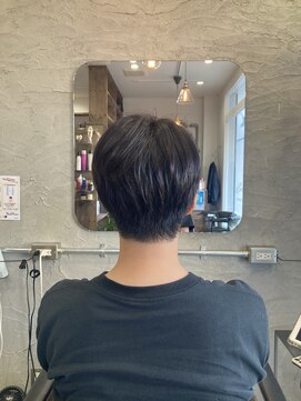 エン(en) 黒髪2ブロック刈り上げショート