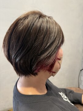 サンカリ SANKARI 船木店 【50代のショート×さりげないイヤリングカラー】