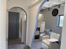 ネージュヘアーフロムリーハル(Neige hair from Lyhal)の雰囲気(明るいセット面)