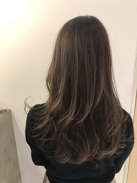 アリュールヘアー ヴィヴィ(ALLURE hair vivi) 柔らかミルクベージュ×かきあげロング