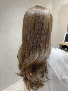 スクエア(#Square) グレイヘアでもオススメ！シークレットハイライト×モカベージュ