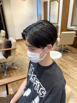 エクリ 麻布十番(equri) ナチュラルセンターパートスタイル