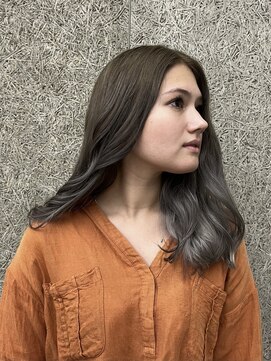 シンヘアー(SHIN HAIR) 【横田芽衣】シルバーグレージュ ゆるふわロング
