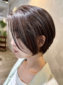 ヒース 姪浜(Heath) 丸みショートボブ　かき上げバング　ハイライトカラー