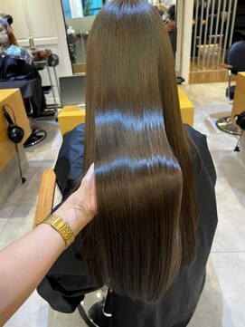 ジーナ  札幌大通(Zina) ロングこそ艶のある素髪へ