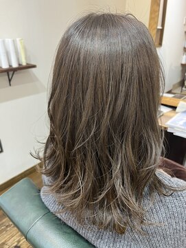 ル コワン ククー(Le coin coucou) グレージュカラー