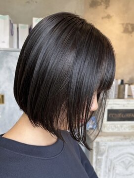 ニュイ(NUIT) 大人マッシュショート丸みショート黒髪ショートベリーショート