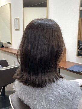 ポピイズ(POPPIES) 外ハネミディアム　【アッシュブラウン】