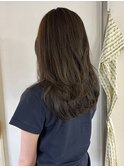 オリーブベージュのロングレイヤースタイル/レイヤーカット