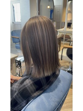 アンバーロイス 綱島(umber royce) セクションデザインカラー