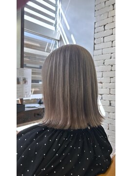 ザ カラー ラボ(THE COLOR LABO) 外はねボブ ケアブリーチ 白髪ぼかしグレージュ