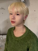 ノラ シブヤ(NORA) 韓国マッシュシースルーマッシュセンターパートブリーチブロンド