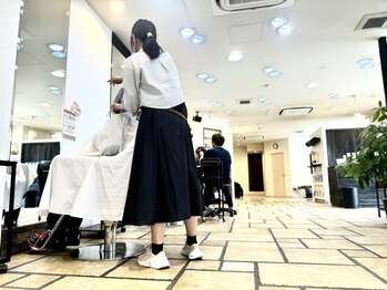 美容室パスレーブの写真/駐車場有◎広々空間でゆったり過ごせると大好評!ベテランStylistによるマンツーマン施術だからお任せもOK♪