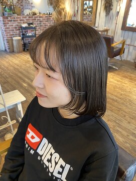 カリラ(CAOLILA) 肩つくかつかないか、のボブ
