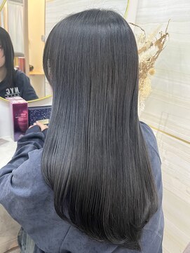 エルバイラビス 大宮(elu by lovis) 《高橋亜美》ブルーグレージュ/Wカラー/艶カラー/透明感/大宮