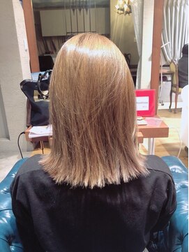ヘアサロン アティリー(Hair Salon Attirer) 西梅田/ボブ/グレーベージュ/白髪ぼかし/ハイライト/ベージュ