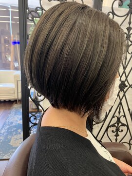 アミックス ヘアワークス 山口店(AMIX hair works) 前下がりショートボブ