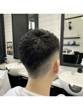 ヘアサロン大野 ニューオータニ ザ メイン店 清潔感と安心感をかんじさせるフェードスタイル