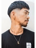 くせ毛風パーマぱっつん刈り上げスキンフェード