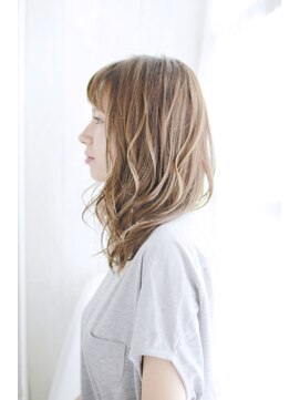 トランクイル サフリック(TRAN9UIL safric) 20代・30代・40代に人気☆フォギーベージュ・オン眉スタイル