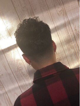 リズ(re's) 無造作×ポンパドールスキンフェード