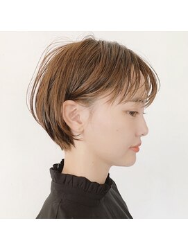 ジジ 代々木(Gigi) 外ハネボブ セクションカラー ペールベージュ