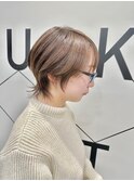 耳掛けショートボブ/襟足束感ショート/アッシュベージュ