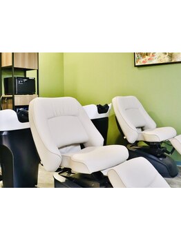 頭皮・首・肩こり・目の疲れ・自律神経の乱れをヘッドスパで整えます。リフレッシュしたい方にオススメ！