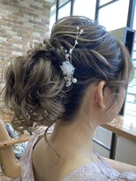 ヴィサージュクルー(VISAGE crew)&nbsp;華やかなポニーテールデザイン！