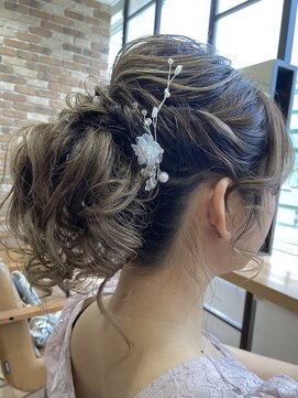 ヴィサージュクルー(VISAGE crew) 華やかなポニーテールデザイン!