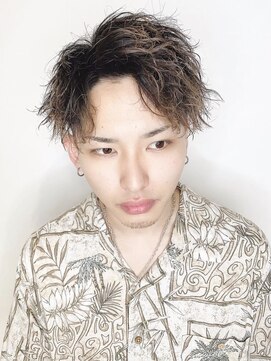 アミ(Ammi) ◆メンズヘア/マッシュ/センターパート/ウルフ/ツーブロック