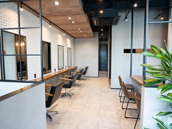 アヴァロンテ アットウィルヘアー(A VOLONTE at will hair)の写真/日常を忘れる、特別なひとときを。心まで満たされる上質空間で、美しい私に出会う。