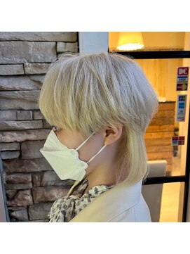 リア 布施店(Lia) ホワイトブロンド